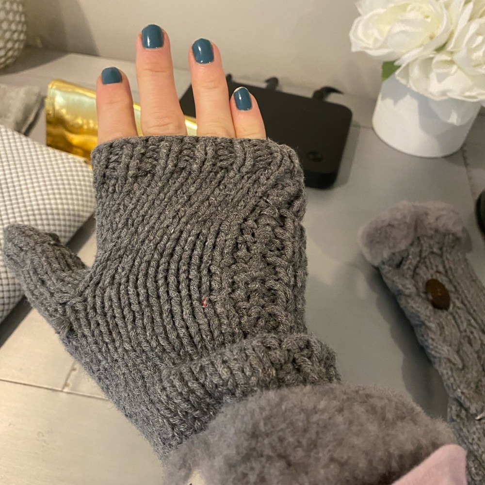 Ugg Gloves - image 3